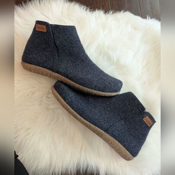 Taos Footwear Men's Woolly Boolly Navy Flat Boots Slippers Gum Sole Size 46 - Picture 1 of 8